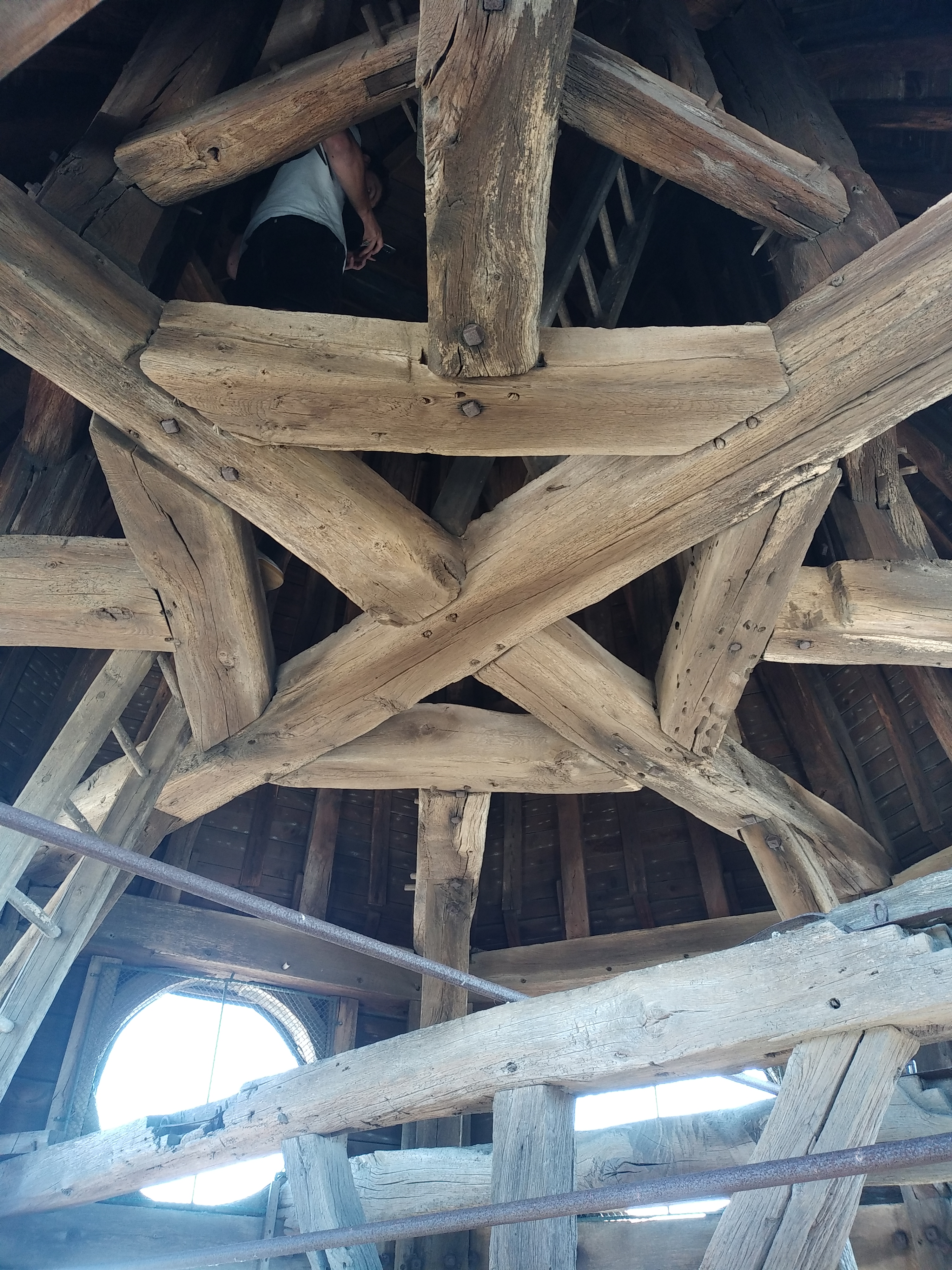 Charpente ancienne restaurée en bois massif, Montrichard (41)